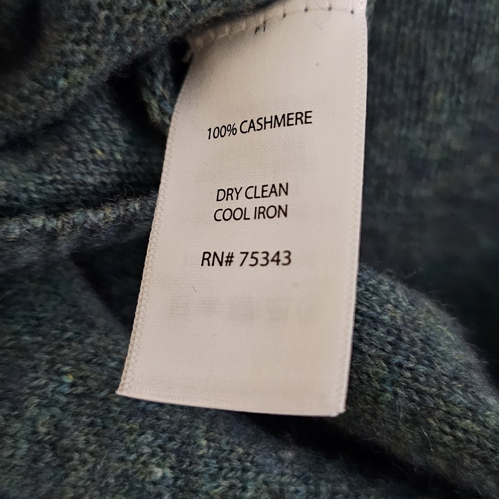 Women's Green Sweater - Picture 5 of 5